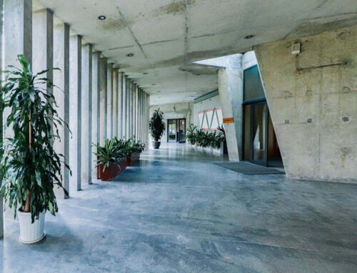 Hogyan hat a beton felület a tér hangulatára?